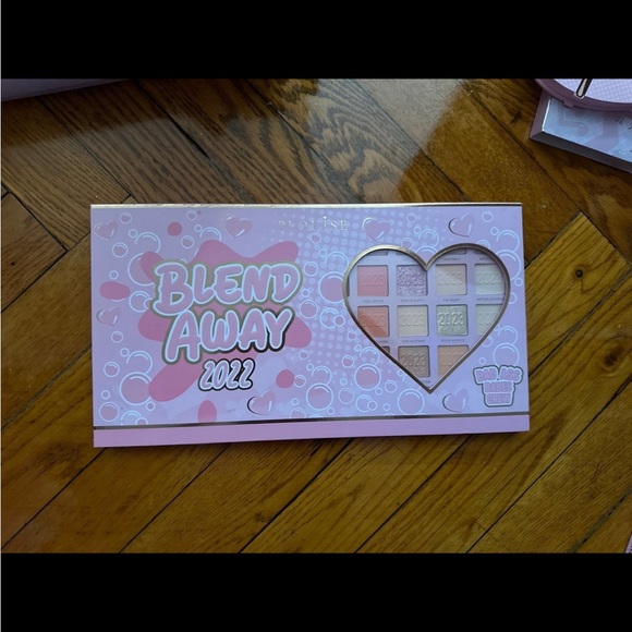 P.Louise Blend Away 2022 palette - Picture 2 of 3